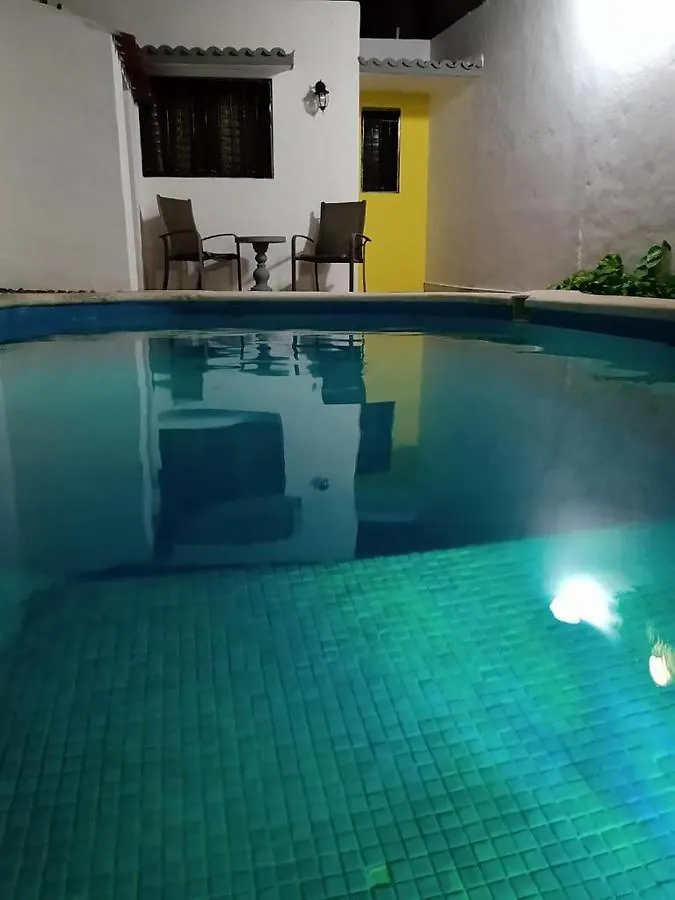 Konukevi Las Palmas Hostal Cancun